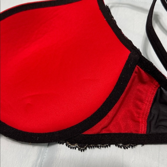 Good condition 32DD red and black lace Victoria secret push up bra! - Picture 14 of 14
